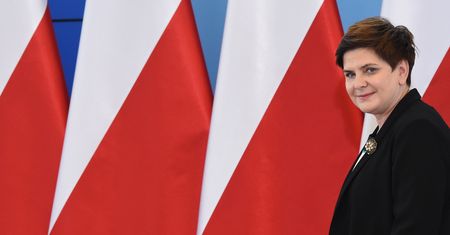Obniżenie wieku emerytalnego. Szydło zapewnia, że ustawa w tej sprawie będzie przyjęta w tym roku
