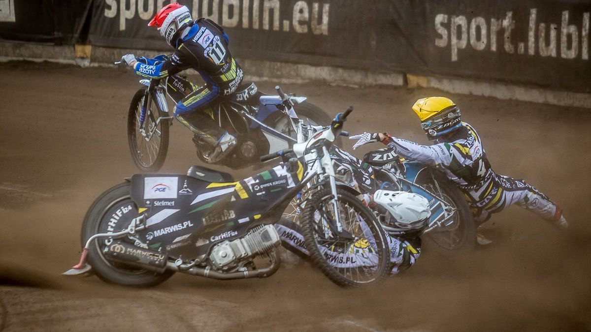 WP SportoweFakty / Michał Chęć / Na zdjęciu: Mateusz Tonder wpadający w Mateja Zagara