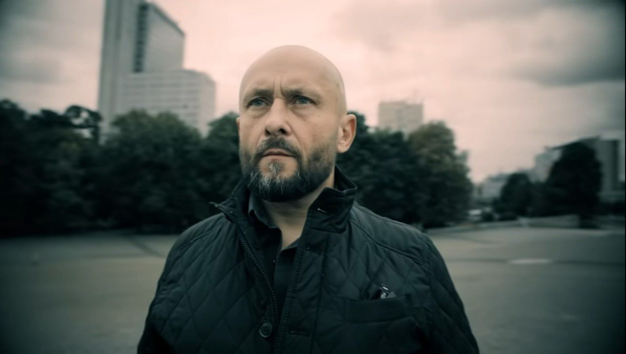 Kamil Durczok w teledysku