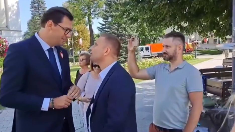 Wymiana zdań między Konradem Frysztakiem a Robertem Bąkiewiczem