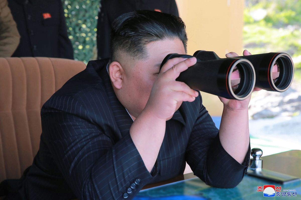 Korea Północna: Kim Dzong Un osobiście nadzorował "ostrzał na daleki zasięg"