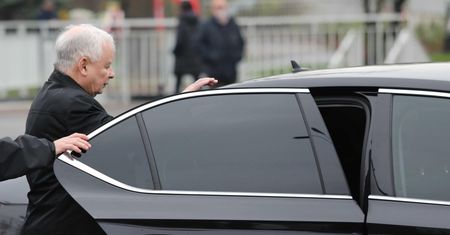Tak Kaczyński jeździ do kościoła. Ale konwój!