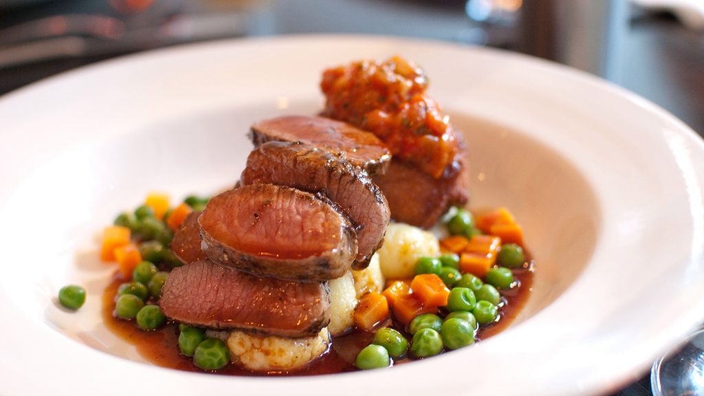 Pieczony comber jagnięcy (mięso i tłuszcz, II klasa mięsa)