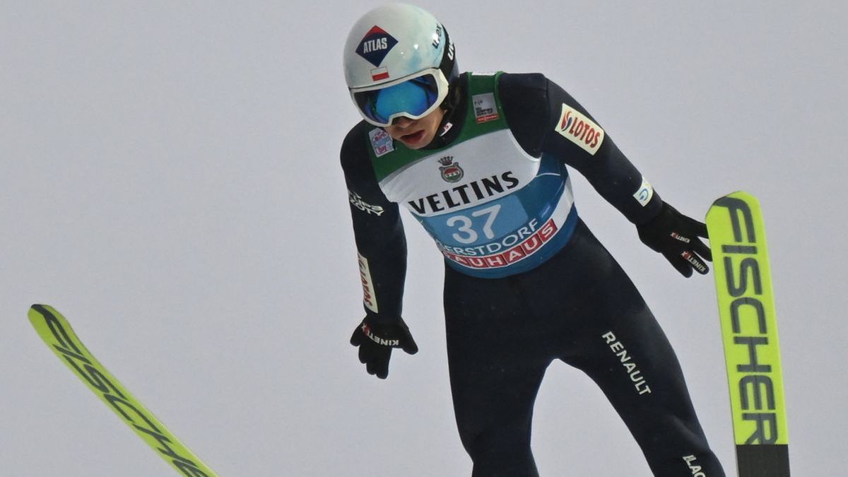 Zdjęcie okładkowe artykułu: PAP/EPA / PHILIPP GUELLAND / Na zdjęciu: Kamil Stoch