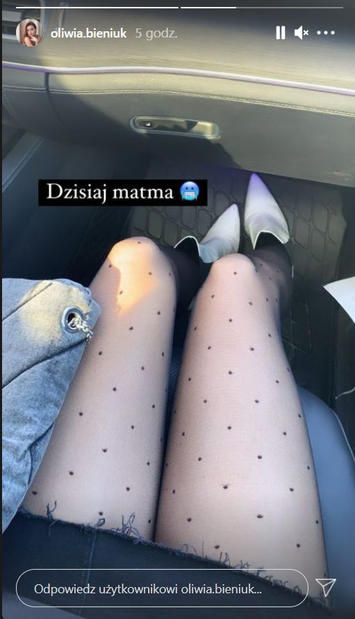 Oliwia Bieniuk w drodze na maturę  z matematyki.