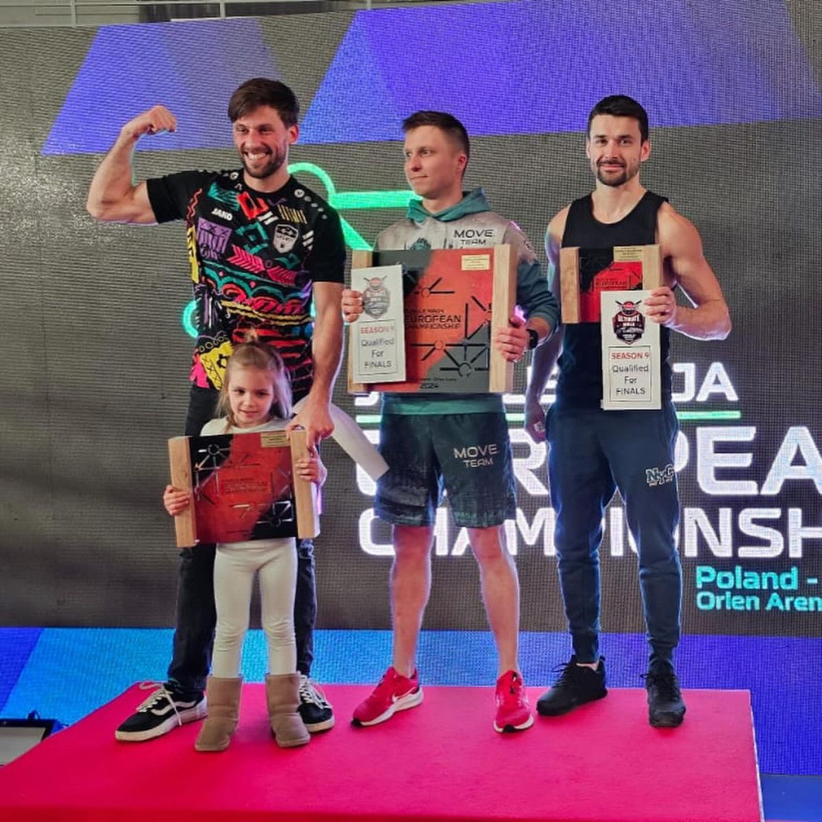Wyślijmy Patryka Obrębskiego do Kalifornii na UNAA World Series Finals Season 9