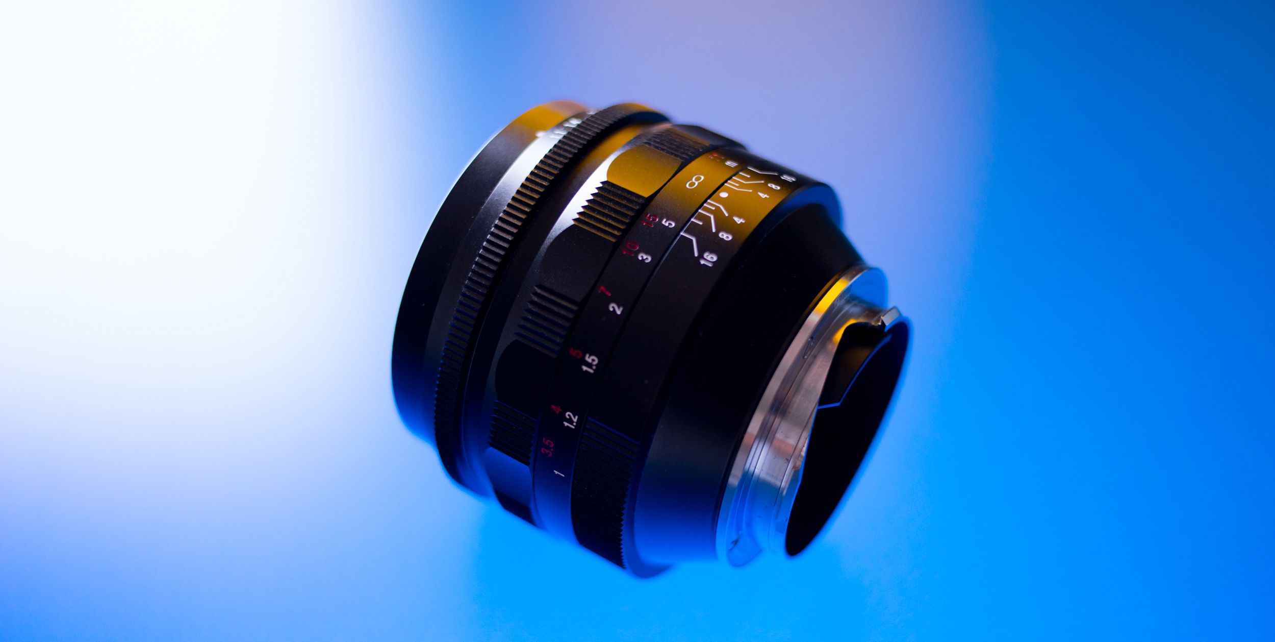 Voigtländer VM 50 mm f/1.1 Nokton - bardzo jasna pięćdziesiątka, która kreuje własną rzeczywistość [test] 6