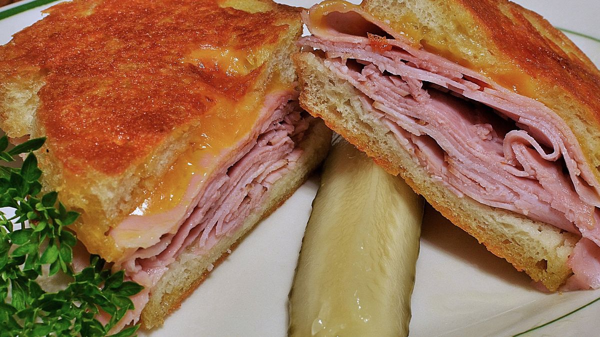 Szynka w plastrach (ok. 11% tłuszczu)