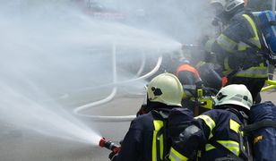 Po wypadku na trasie S7 jedna z biorących w nim udział ciężarówek stanęła w ogniu