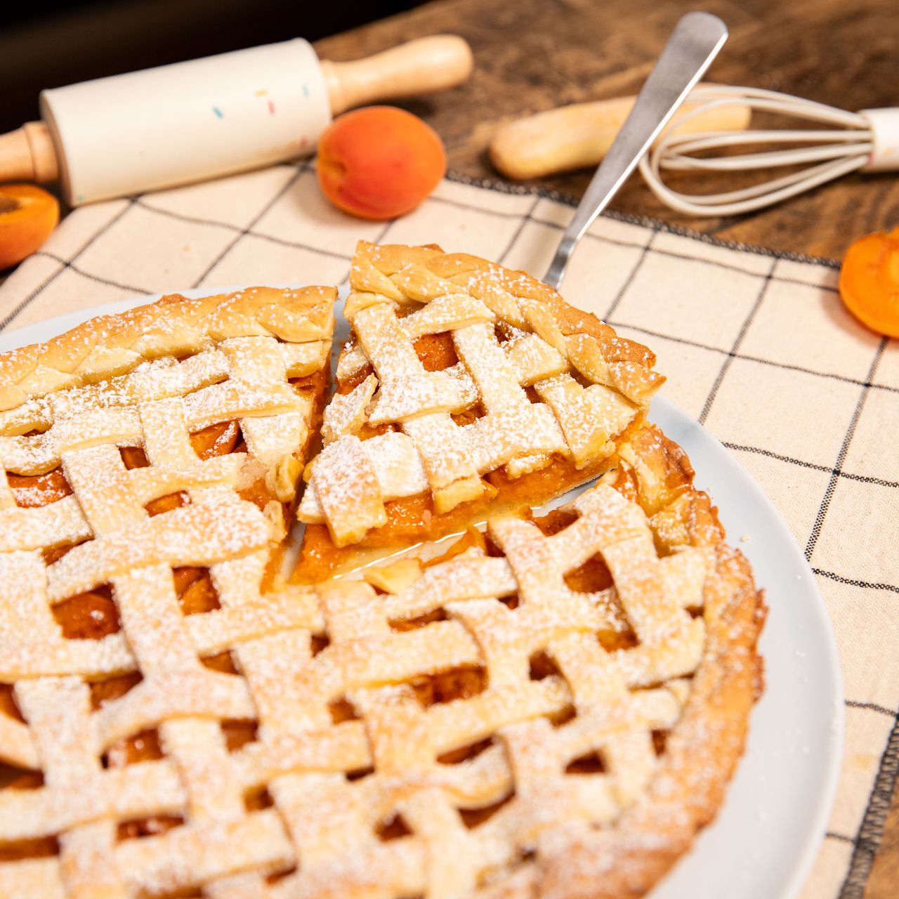 Cake with apricots