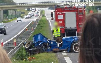 Wypadek z udziałem zabytkowego auta na trasie S7. Ranny 76-letni kierowca