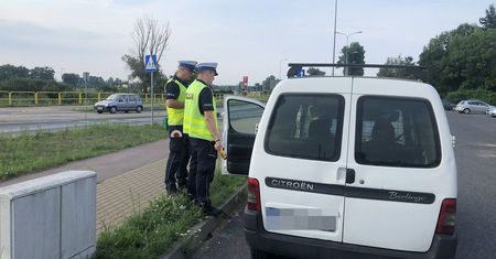 Najczęściej występuje we francuskich autach. Problem widać w nocy