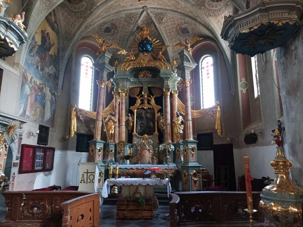Wnętrza sanktuarium w Byszewie niedaleko Bydgoszczy