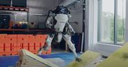 Te roboty są niesamowite. Pokonują tor przeszkód i robią salta [WIDEO]