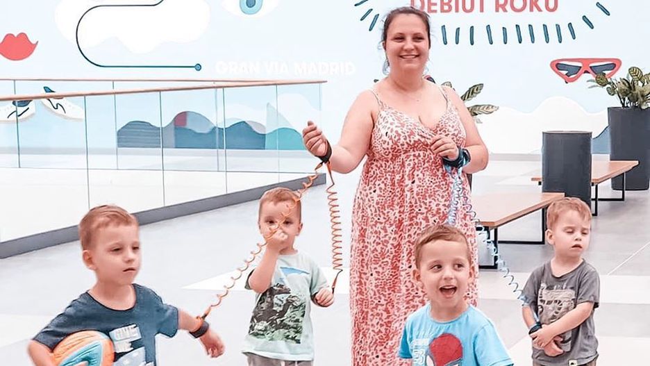 Matka Gigantka - wychowuje 6 dzieci, w tym dwie pary bliźniąt