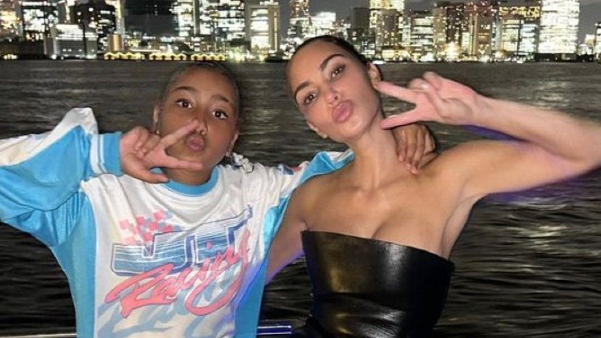 Córka Kim Kardashian z kosztowną torebką.