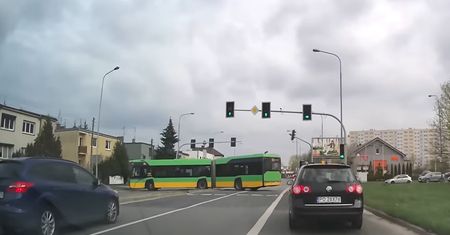 Wystarczyła jedna pomyłka. Droga zablokowana na 12 minut