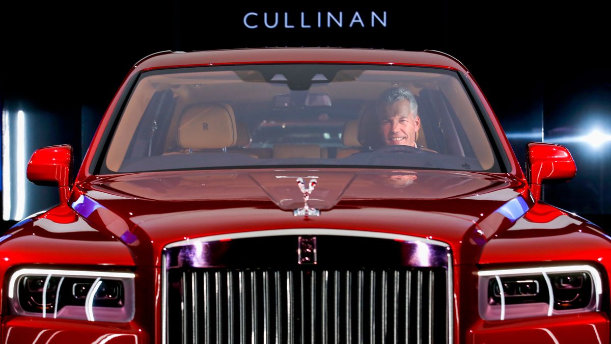 Torsten Müller-Ötvös za kierownicą Rolls-Royce'a Cullinana, najlepiej sprzedającego się modelu luksusowej marki