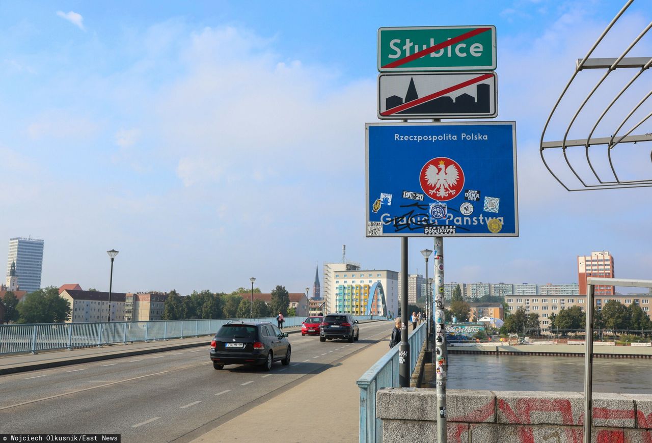 "Nie do ogarnięcia". Niemcy narzekają na ceny paliw u siebie i tankują w Polsce