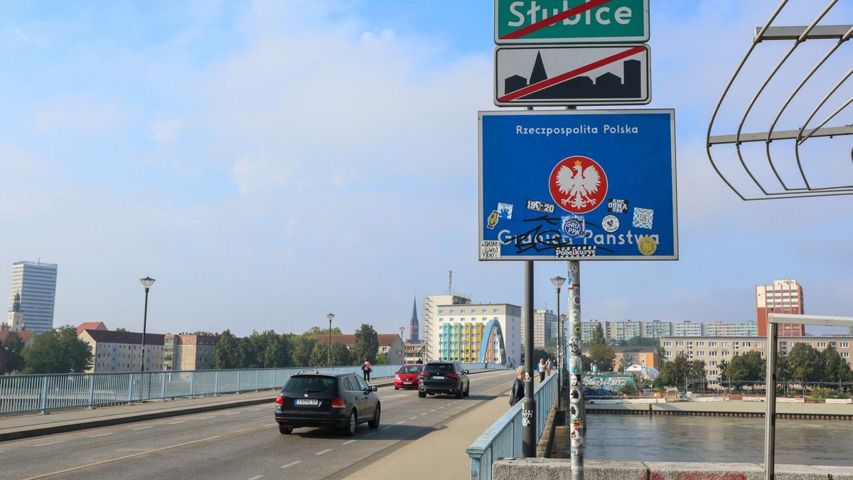 "Nie do ogarnięcia". Niemcy narzekają na ceny paliw u siebie i tankują w Polsce