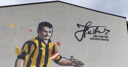 Katowice. Jan Furtok ma swój mural, to żywa legenda GieKSy