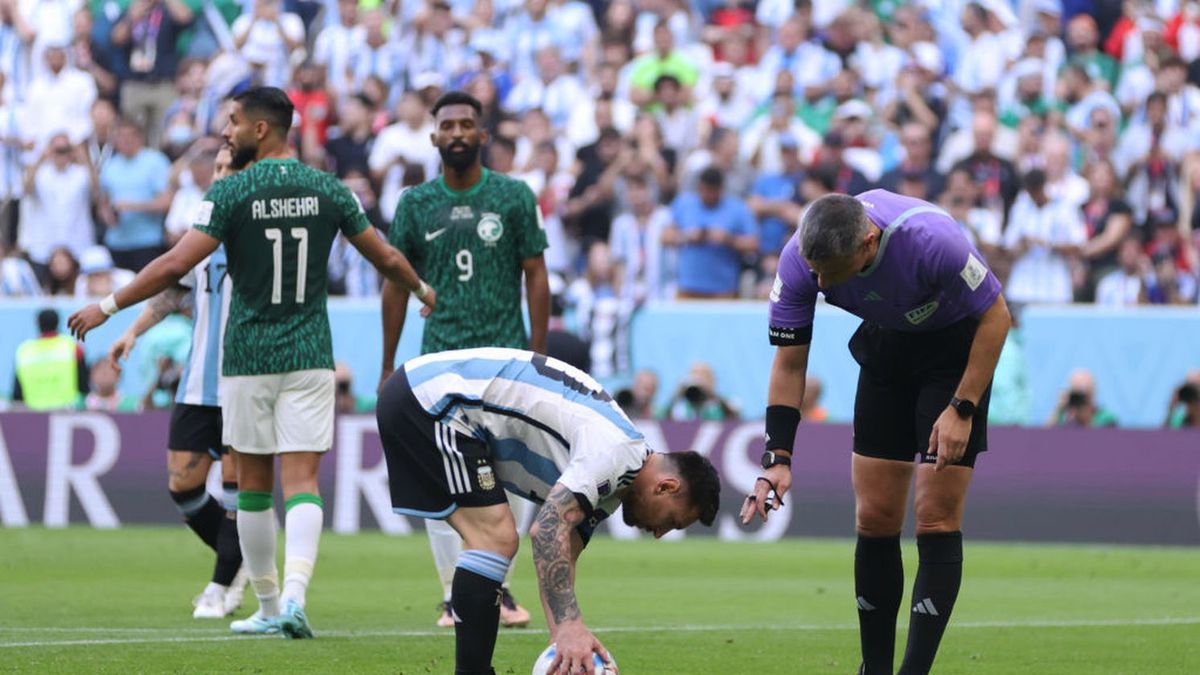 Getty Images / Clive Brunskill / Na zdjęciu: Leo Messi (z lewej)