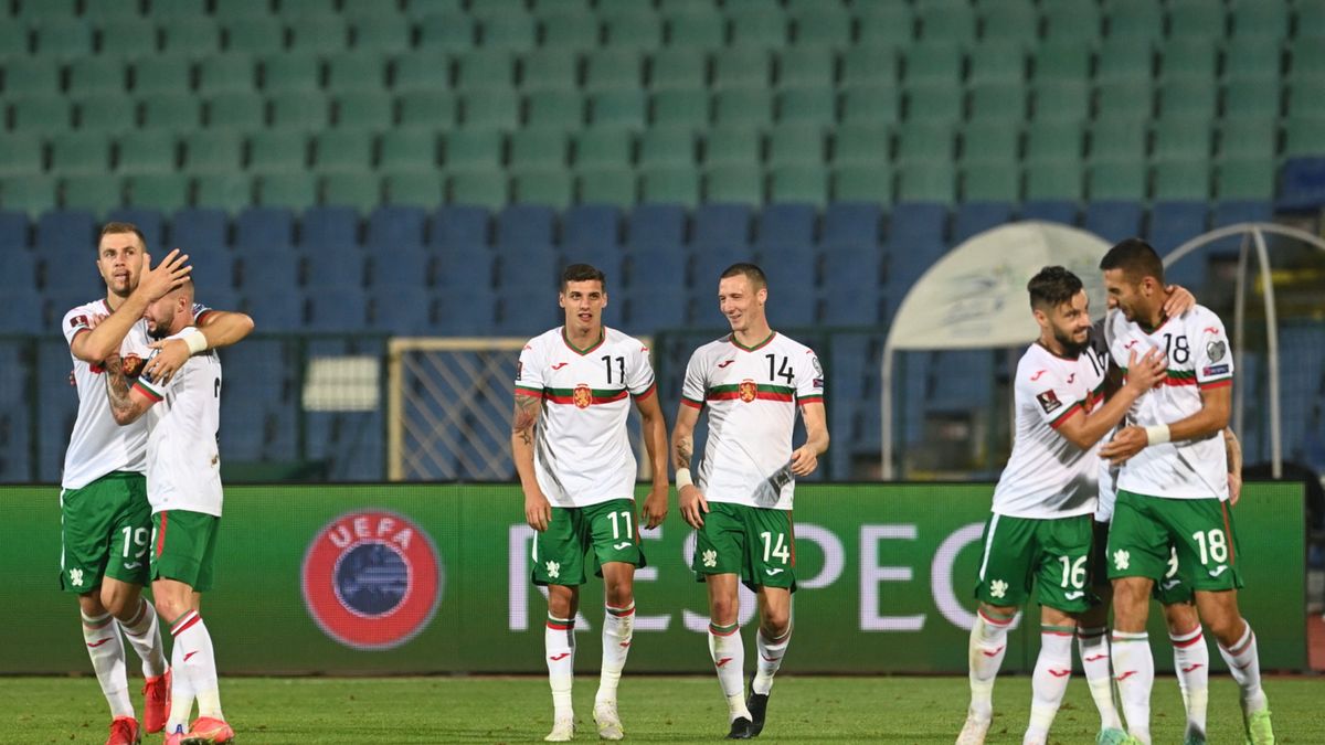 Zdjęcie okładkowe artykułu: PAP/EPA / VASSIL DONEV / Na zdjęciu: piłkarze reprezentacji Bułgarii