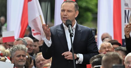 Nawrocki pod gradem pytań po oddaniu kawalerki. Zignorował je