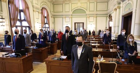 Gdańsk zrywa współpracę z rosyjskimi miastami. Na sali był konsul Ukrainy