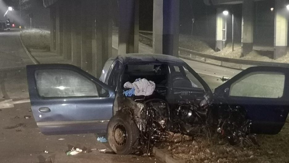 Śląsk. Trzech nastolatków zostało rannych w wypadku po ucieczce przed policją w Mysłowicach. 