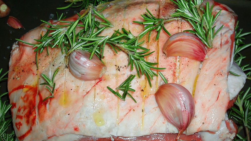 Surowa łopatka jagnięca (mięso i tłuszcz, II klasa mięsa)