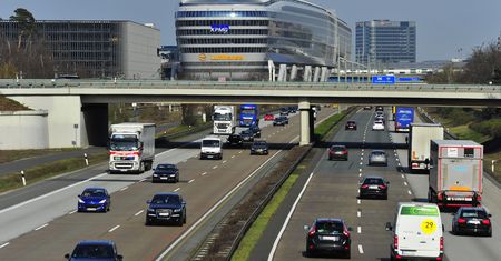 Niemiecka autostrada A3 z ograniczeniem prędkości przez imigrantów