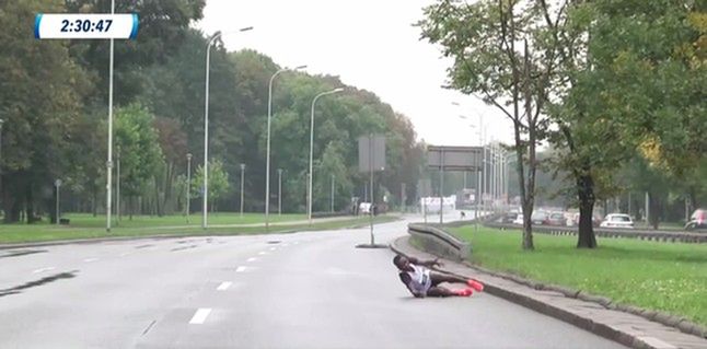 Tragedia biegaczki podczas Maratonu Warszawskiego. Upadła przed metą, trafiła do szpitala