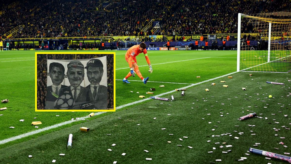 bramkarz Borussii Dortmund Gregor Kobel sprząta przedmioty wrzucone przez kibiców; na małym zdjęciu: transparent fanów BVB