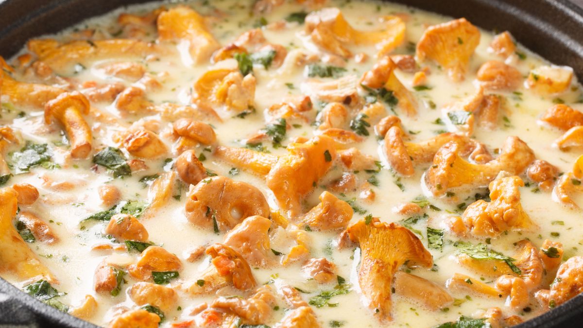 Płatki drożdżowe zagęszczą sos kurkowy
