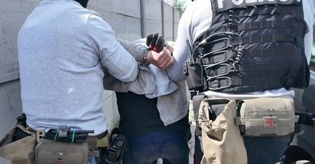 Porwali Niemca podając się za policjantów. Zostali zatrzymani