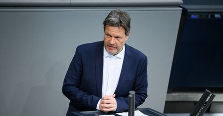 Niemcy ograniczają dostawy z Rosji. Do czerwca zmniejszą o połowę import rosyjskiej ropy
