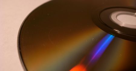 Przez kryzys i treści online Amerykanie kupują mniej telewizorów i filmów
