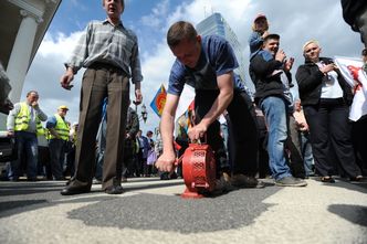 Warszawa: Pracownicy komunikacji miejskiej bronią swoich ulg