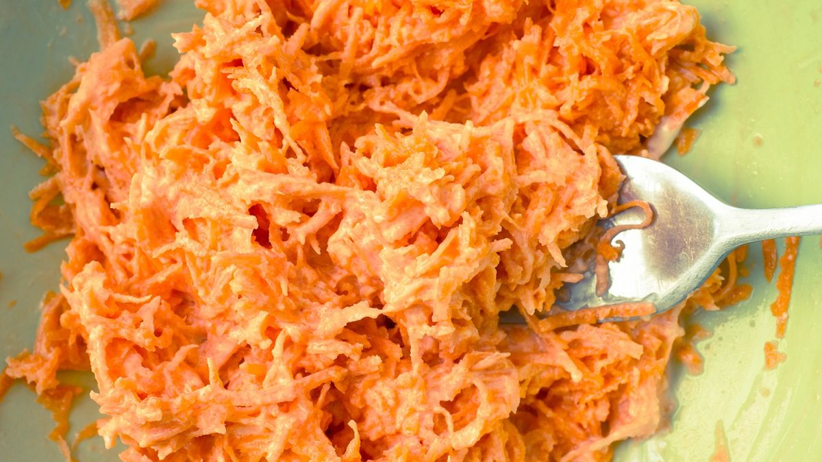 Surówka z marchewki z zaskakującym sosem