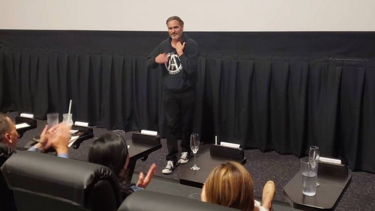 Joaquin Phoenix zaskoczył widzów "Jokera" w Los Angeles