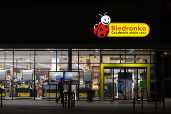 Biedronka otwarta do 1 w nocy. Oto co działo się w sklepie