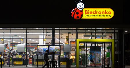 Biedronka otwarta do 1 w nocy. Oto co działo się w sklepie