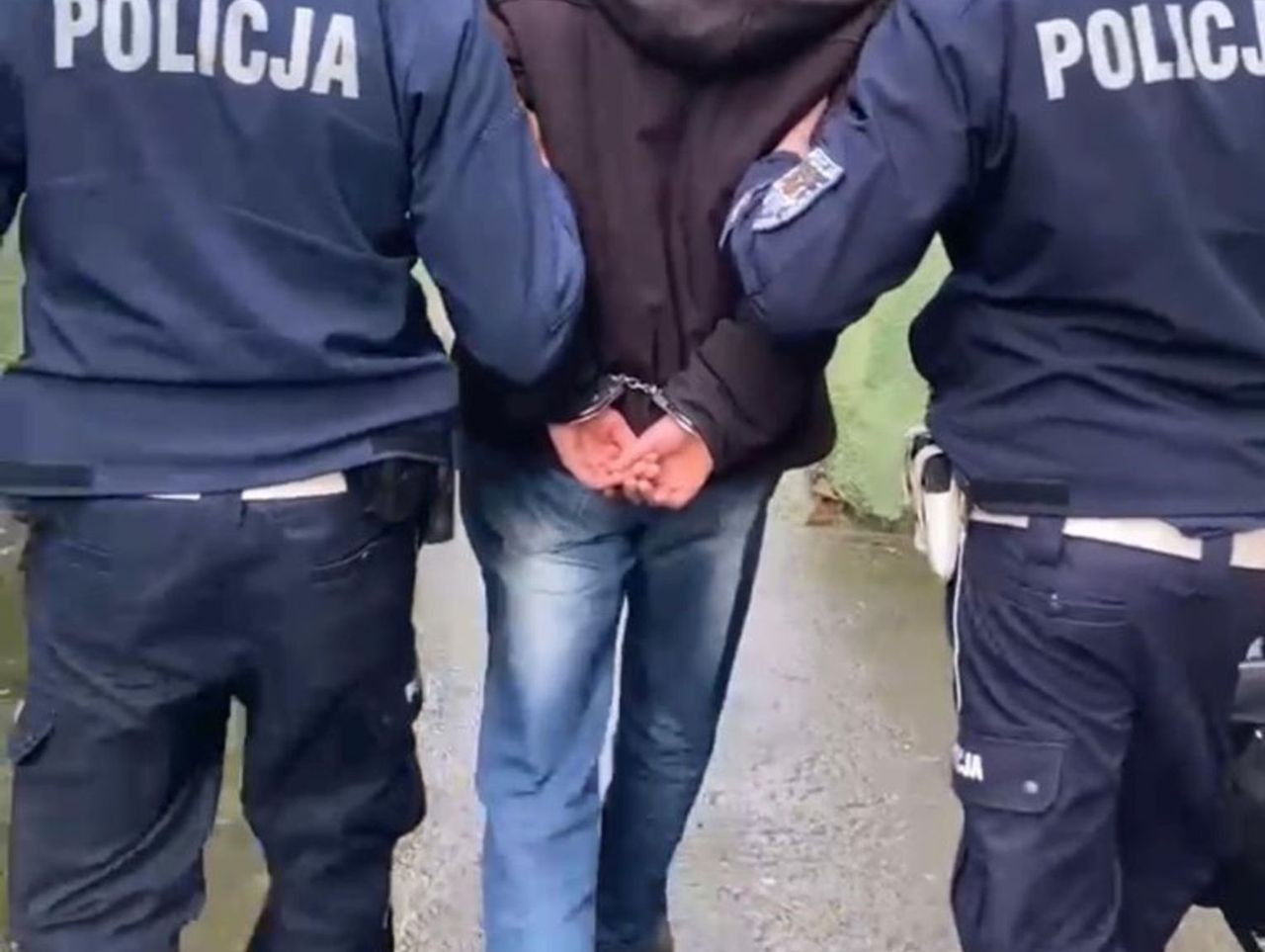 Namysłów: Jechał pijany i na dożywotnim zakazie. Trafił do aresztu, policjanci przejęli auto i 40 tysięcy zł