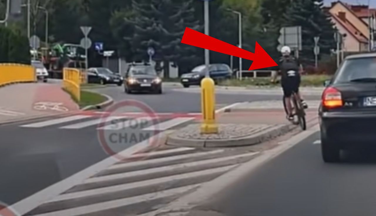 Aż wrze. Rowerzysta nagrany w Szczytnie. 0,5 mln wyświetleń