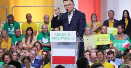"On myśli, że kobieta to 'dzieckomat'. Wrzucasz 500 zł i wypada dziecko". Hołownia uderzył w Kaczyńskiego