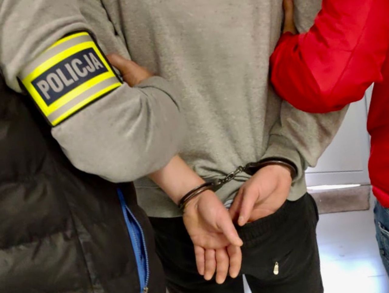 Podlaskie: "Spacerował" po S8. W kieszeni miał zielony susz