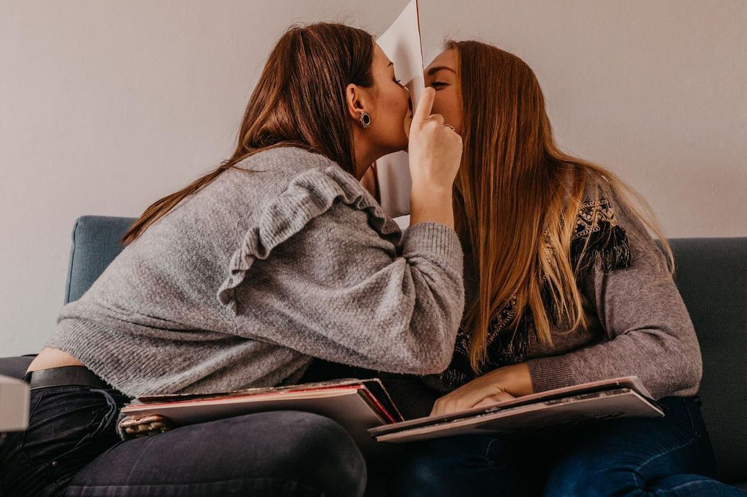 Karolina i Ania z Rainbowfamily zbliżyły się do siebie podczas nagrań hitu TVP