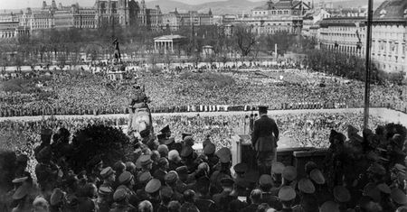 Kulisy Anszlusu Austrii. Hitler nastraszył Kurta von Schuschnigga i zajął cały kraj bez wystrzału