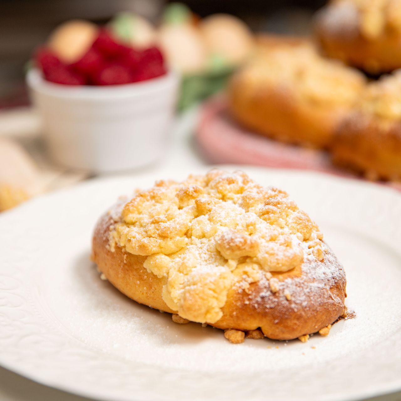 Raspberries with crumble